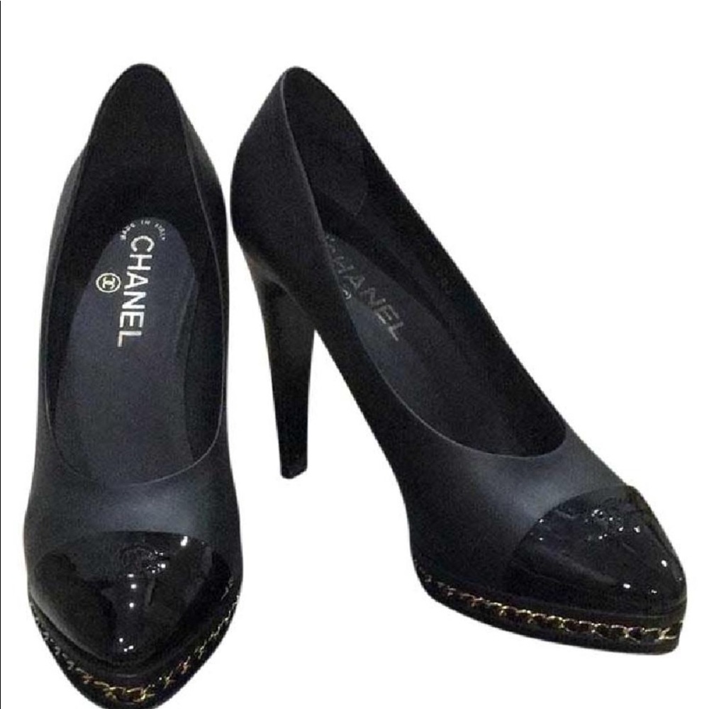 Chanel chain around pumps